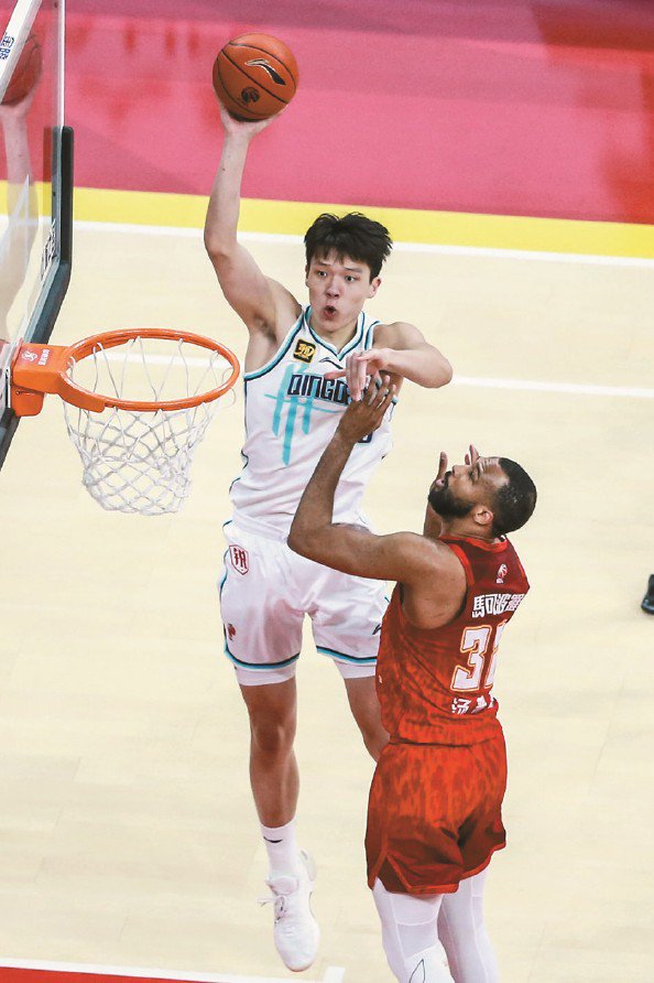 抢镜登场！NBA比赛中球员大秀扣篮的简单介绍