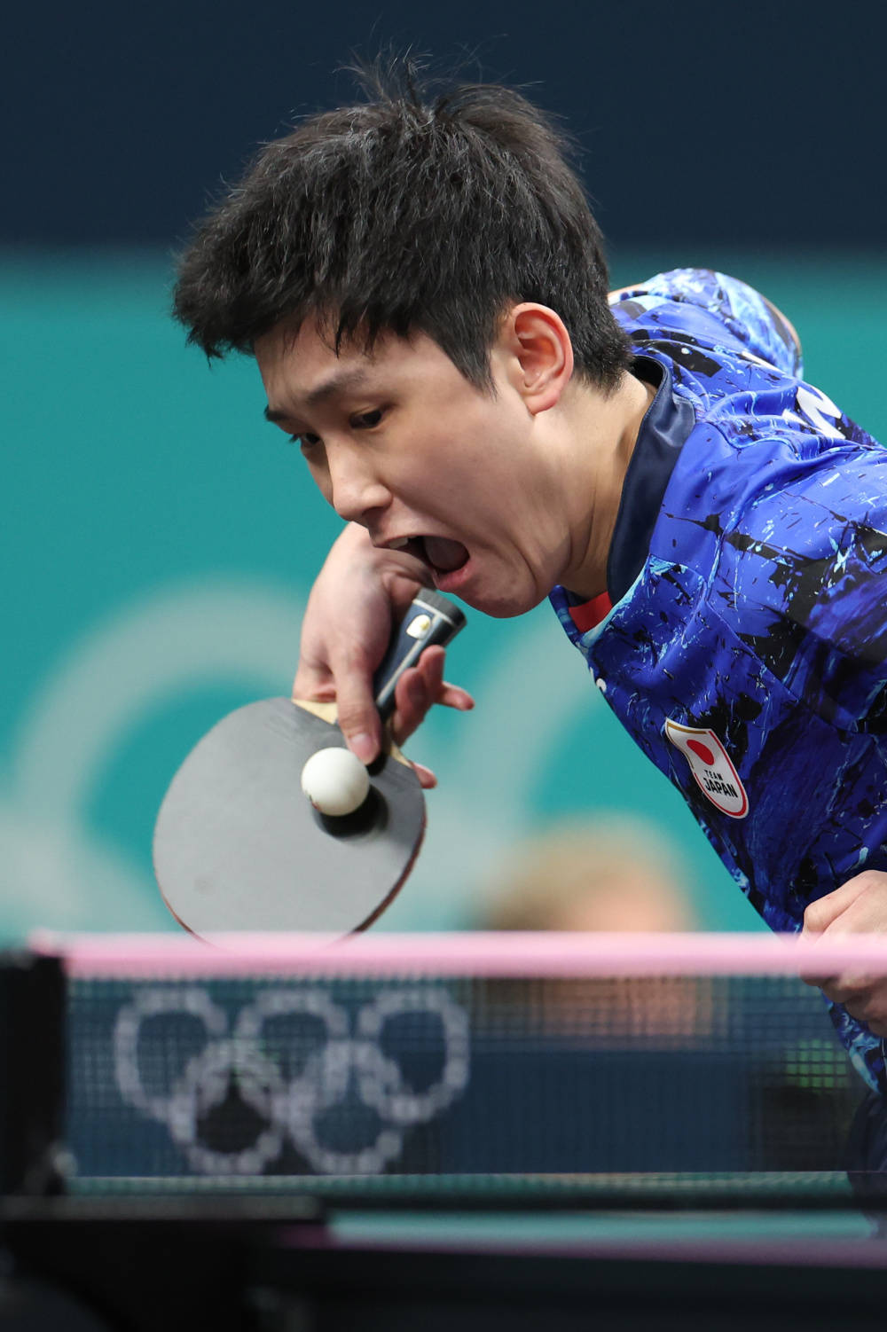 欢笑！球员在比赛中展现出潜力和实力