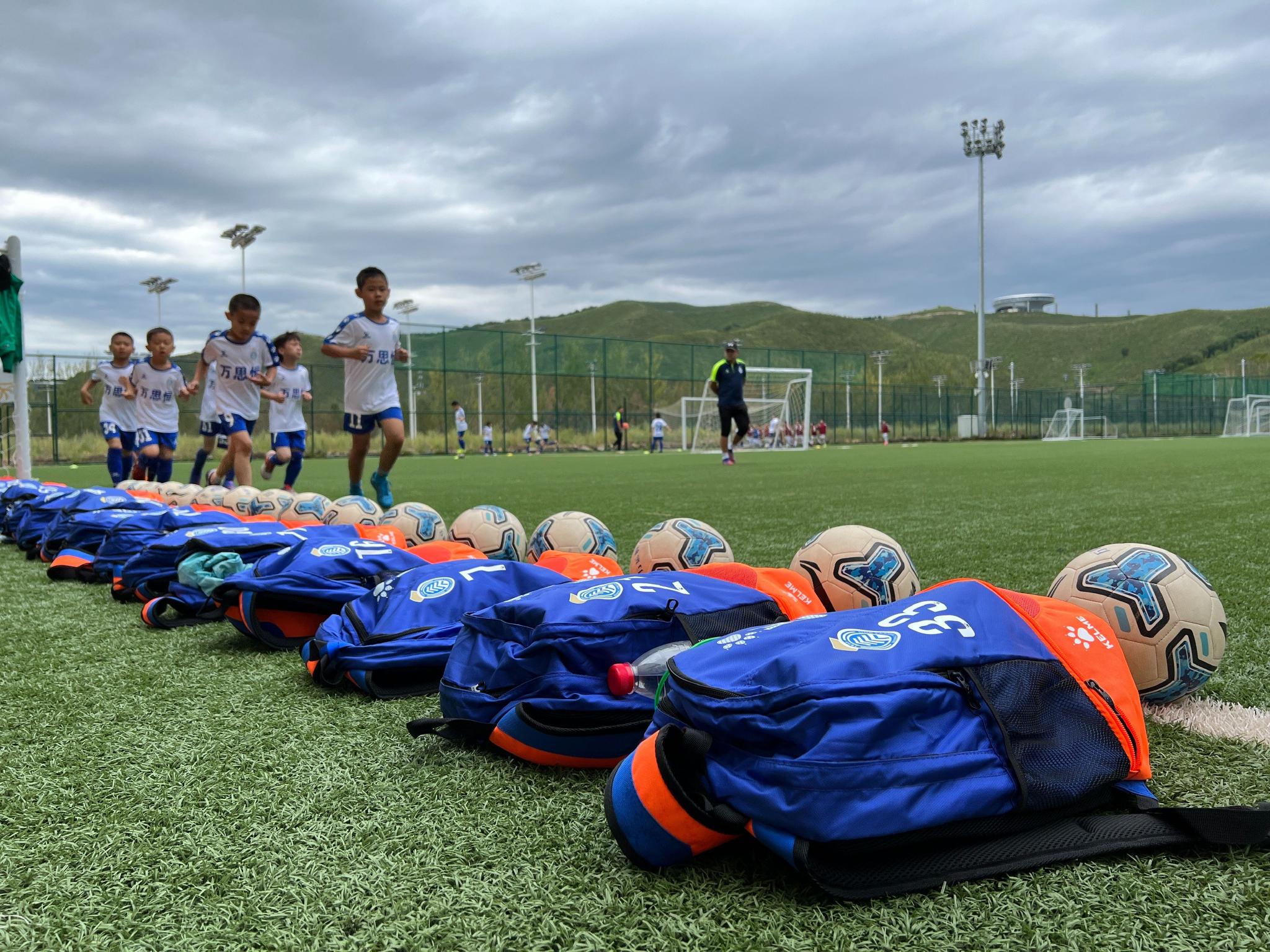 关于马拉加备战中，球员健康状态仍有待观察的信息