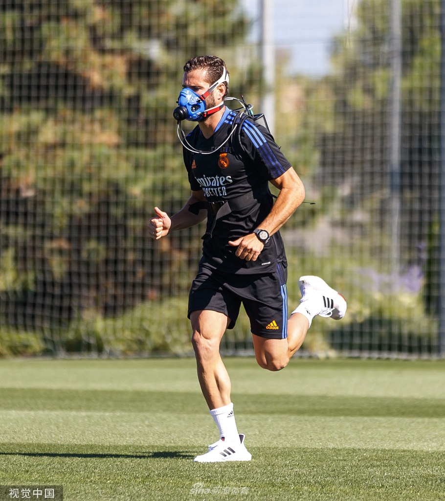 凯-费尔德将迎来新赛季首场比赛，球迷积极备战加油助威