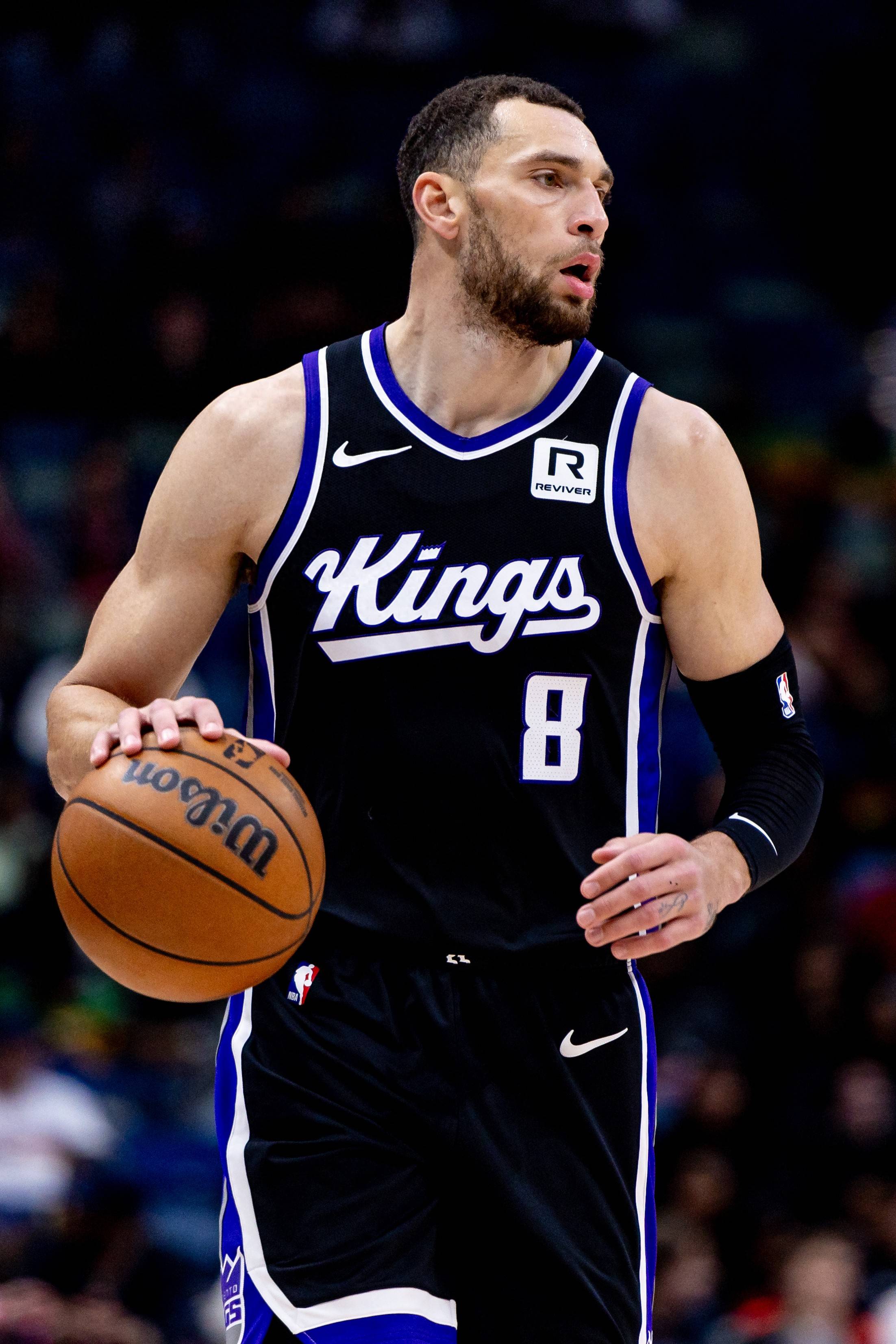 三亿体育体育电竞-灰熊客场逆转灰熊，终结连败的简单介绍