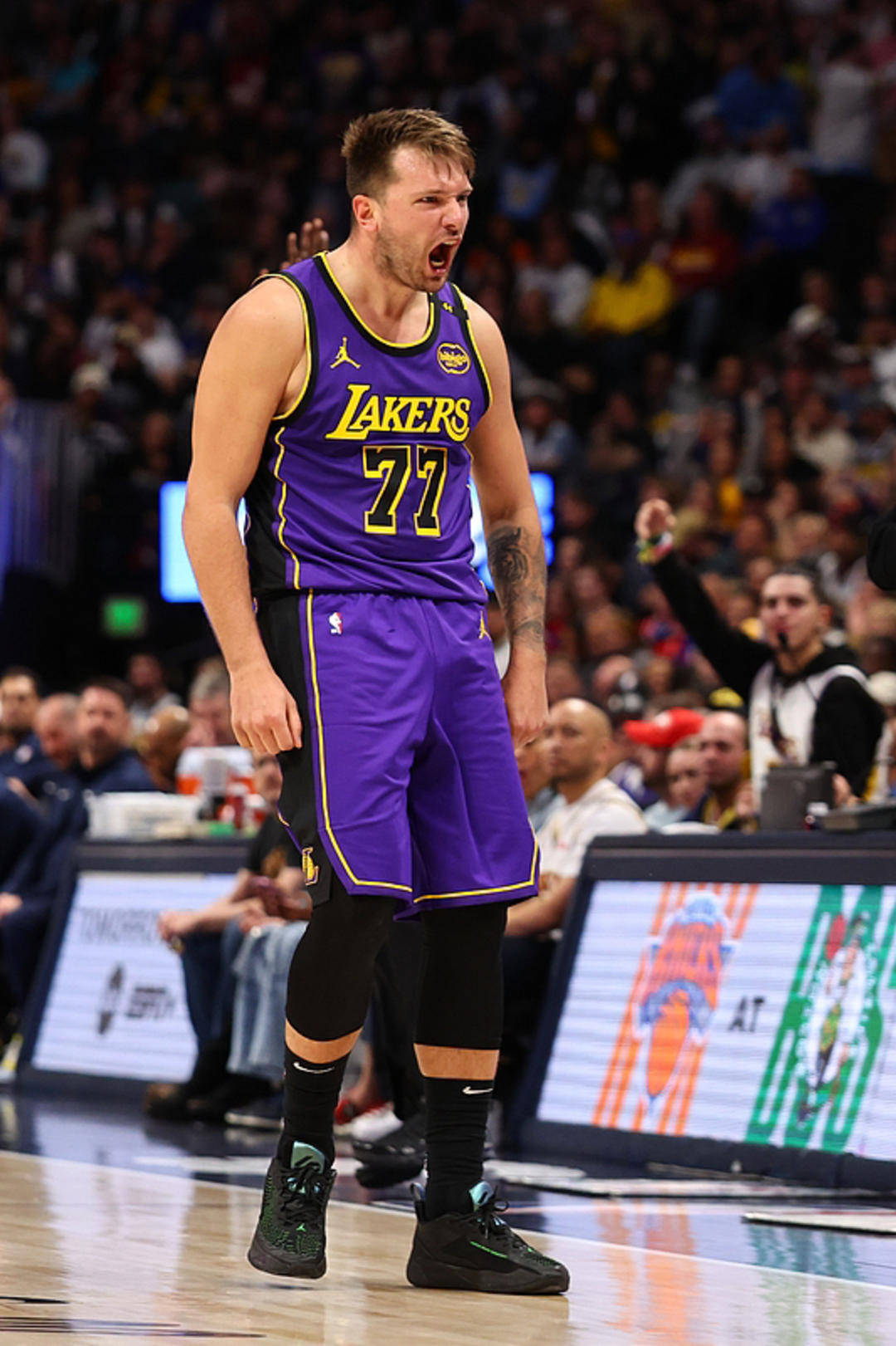 掘金尴尬五连败，主场击败湖人苦尝败果的简单介绍