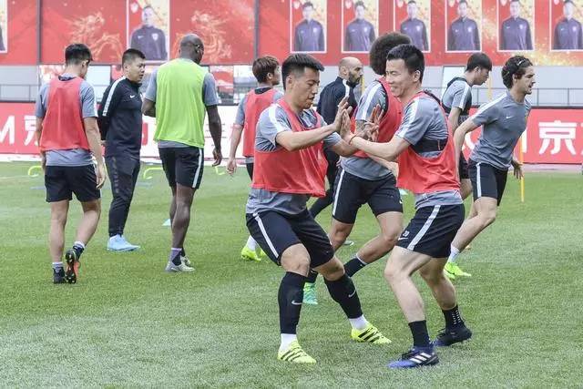 弱队向强队发起挑战，取得惊人战绩