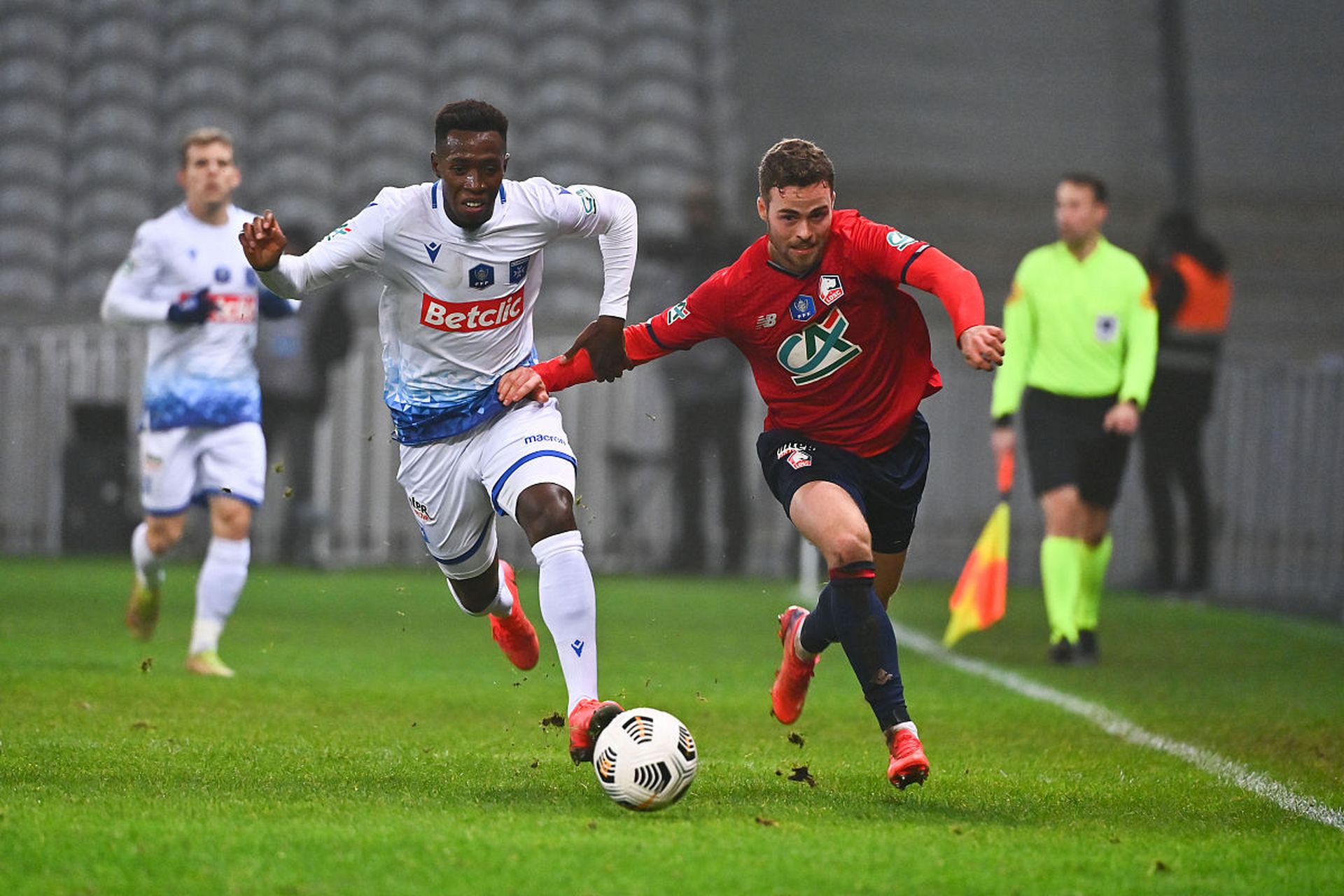 三亿体育体育网址-甘冈客场-惨败马赛，保级形势严峻的简单介绍