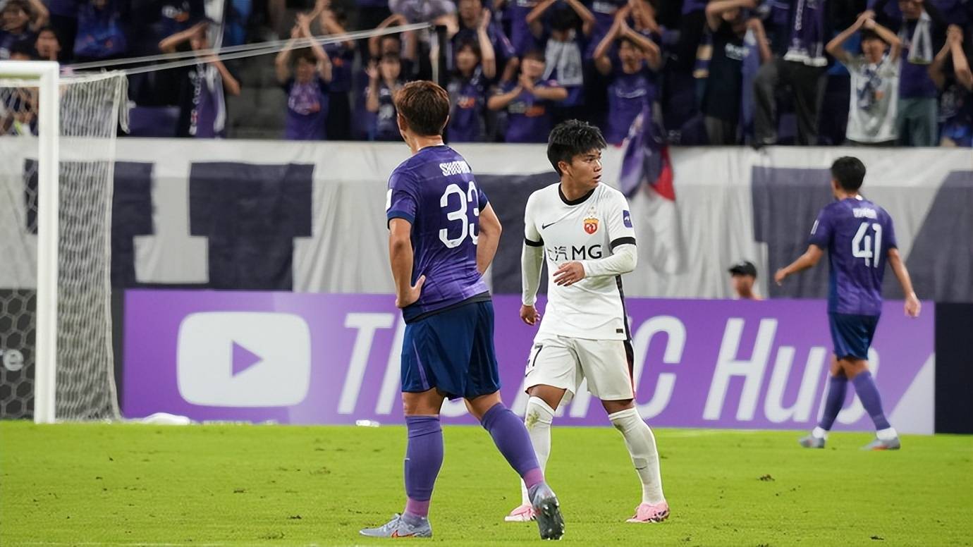 三亿体育体育电竞-上港客场逼平一方，争冠形势严峻